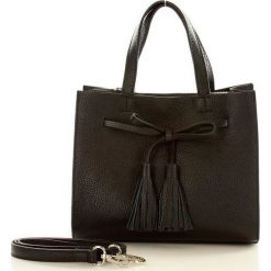 Torebka skórzana italian bag KLAUDIA czarna. Czarne kuferki damskie marki MAZZINI, w paski, ze skóry, zdobione, z kokardką. Za 249,00 zł.