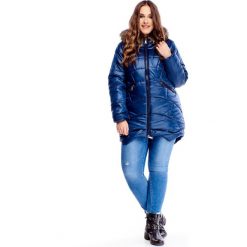 Pikowana kurtka z kapturem granatowy. Niebieskie kurtki damskie Tagless, plus size, bez wzorów, z kapturem. Za 157,55 zł.