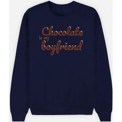 Bluza "Chocolate is my Boyfriend" w kolorze granatowym. Niebieskie bluzy damskie Wooop, l, z nadrukiem, bez rękawów, bez kaptura. W wyprzedaży za 87,95 zł.