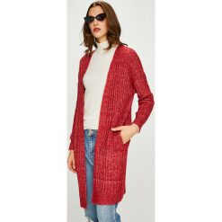 Pieces - Kardigan Sanni. Czerwone swetry damskie marki Pieces, s, bez wzorów, z elastanu, bez rękawów, długie, bez kaptura. W wyprzedaży za 119,90 zł.
