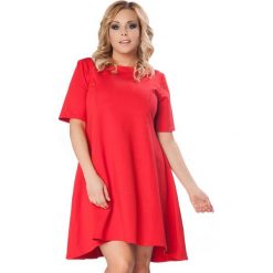 Sukienki dzianinowe: Czerwona Rozkloszowana Sukienka z Wydłużonym Tyłem PLUS SIZE