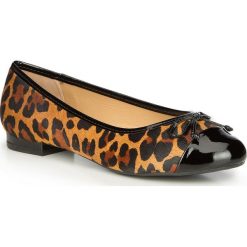 Buty damskie. Baleriny damskie Wittchen, bez wzorów, ze skóry, bez obcasa. W wyprzedaży za 254,91 zł.