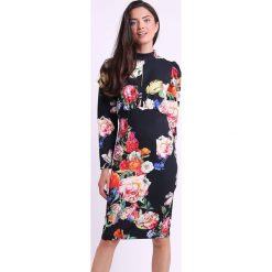 Sukienka w kolorze czarnym ze wzorem. Czarne sukienki damskie Jesienny butik, xs, bez wzorów, ze stójką, bez rękawów, midi. W wyprzedaży za 119,95 zł.