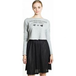 Bluzy damskie: Krótka bluza z nadrukiem