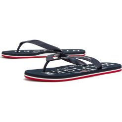 TOMMY HILFIGER NAUTICAL PRINT BEACH SANDAL > FM0FM02699-DW5. Klapki męskie TOMMY HILFIGER, w paski, z gumy. W wyprzedaży za 99,99 zł.