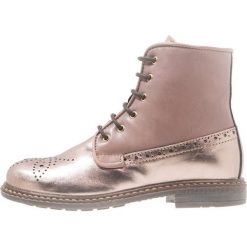 Ocra Botki sznurowane king cannella/bolivia taupe. Szare buty zimowe damskie Ocra, z futra, na sznurówki. W wyprzedaży za 486,75 zł.