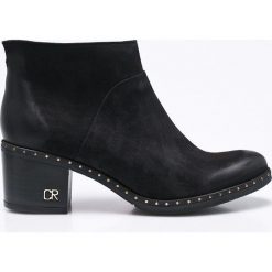 Carinii - Botki By Maja Sablewska. Czarne buty zimowe damskie marki Carinii, z materiału, z okrągłym noskiem, na obcasie. W wyprzedaży za 239,90 zł.
