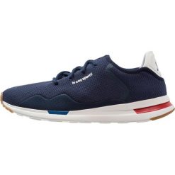 Le coq sportif SOLAS SPORT Sneakersy niskie dress blue/optical white. Niebieskie sneakersy męskie le coq sportif, z tworzywa sztucznego, bez zapięcia. Za 369,00 zł.