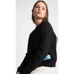 Calvin Klein Jeans MONOGRAM LOGO BADGE Bluza ck black. Czarne bluzy damskie marki Calvin Klein Jeans, m, z bawełny. Za 399,00 zł.