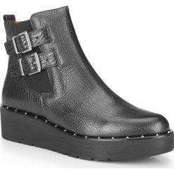 Buty damskie. Niebieskie botki damskie Wittchen, ze skóry, vintage, bez obcasa, z paskami. W wyprzedaży za 339,90 zł.