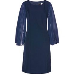 Sukienka z plisowanymi rękawami bonprix ciemnoniebieski. Niebieskie sukienki damskie bonprix, bez wzorów, eleganckie, bez kołnierzyka, bez rękawów, rozkloszowane. Za 159,99 zł.