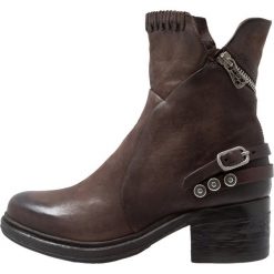 A.S.98 Botki kowbojki i motocyklowe fondente. Pomarańczowe botki damskie marki A.S.98, ze skóry, bez obcasa, bez zapięcia. Za 839,00 zł.