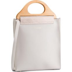 Torebka MONNARI - BAG3720-000 White. Białe torebki klasyczne damskie marki Monnari, bez wzorów, ze skóry ekologicznej, klasyczne, bez dodatków. W wyprzedaży za 199,00 zł.