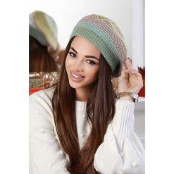 Czapka JUSTINA MINT. Zielone szaliki damskie Czapka JUSTINA MINT, bez wzorów. W wyprzedaży za 29,00 zł.