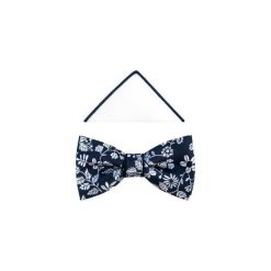 Granatowa mucha męska w białe kwiaty A256. Białe muszki męskie Modini Moda Męska, na co dzień, w kwiaty, z tkaniny, eleganckie. Za 44,55 zł.