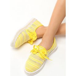 Żółte Espadryle Americanos. Żółte espadryle damskie Born2be, bez wzorów, ze skóry, na niskim obcasie, na platformie. Za 59,99 zł.