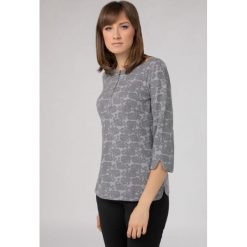 Bluzka z motywem koronki. Szare bluzki damskie Monnari, w koronkowe wzory, z koronki, eleganckie, bez kołnierzyka, bez rękawów. Za 83,58 zł.