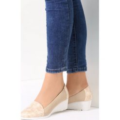 Beżowe Koturny Your Mad. Brązowe koturny damskie vices, z okrągłym noskiem, bez obcasa, na obcasie, bez zapięcia. Za 24,99 zł.