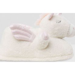 Etam - Kapcie Magia. Szare kapcie damskie Etam, z materiału. Za 79,90 zł.