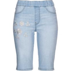 Bermudy dżinsowe z haftem bonprix niebieski "bleached”. Niebieskie jeansy damskie bonprix. Za 89,99 zł.