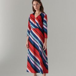 Sukienka maxi w paski - Czerwony. Czerwone sukienki damskie Mohito, w paski, bez kołnierzyka, bez rękawów, maxi. Za 169,99 zł.