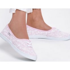 Różowe Tenisówki Selfish Girl. Różowe trampki i tenisówki damskie Renee, bez wzorów, na sznurówki. Za 29,99 zł.