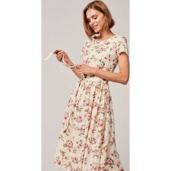 Sukienka Melia Flamboyante 46 biały. Białe sukienki damskie na lato, m, w kwiaty, z bawełny, klasyczne, bez kołnierzyka, z krótkim rękawem, krótkie, mini, rozkloszowane. Za 447,00 zł.