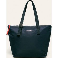 Tommy Hilfiger - Torebka. Czarne torby damskie na zakupy TOMMY HILFIGER, bez wzorów, z poliesteru, na ramię, duże, bez dodatków. W wyprzedaży za 239,90 zł.
