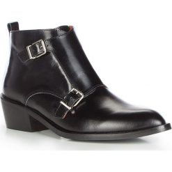 Buty damskie. Szare botki damskie Wittchen, ze skóry, bez obcasa, na obcasie, na klamry. W wyprzedaży za 399,90 zł.