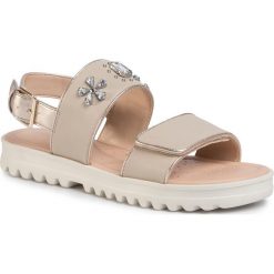 Sandały GEOX - J S.Coralie G.C J026EC 0BCHI C5000 S Beige. Brązowe klapki damskie Geox, bez wzorów, ze skóry ekologicznej, bez obcasa. W wyprzedaży za 249,00 zł.