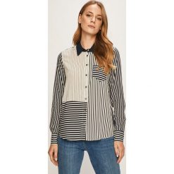 Tommy Hilfiger - Koszula. Białe bluzki damskie TOMMY HILFIGER, na co dzień, bez wzorów, z wiskozy, klasyczne, z klasycznym kołnierzykiem, z długim rękawem. W wyprzedaży za 299,90 zł.