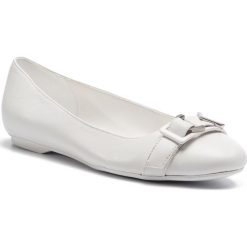 Baleriny CALVIN KLEIN - Orion E8867 White. Białe baleriny damskie Calvin Klein, na co dzień, bez wzorów, ze skóry ekologicznej, bez obcasa, bez zapięcia. Za 569,00 zł.