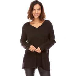 Sweter w kolorze czarnym. Czarne swetry damskie L'étoile du cachemire, bez wzorów, z kaszmiru, klasyczne, bez rękawów, bez kaptura. W wyprzedaży za 129,95 zł.