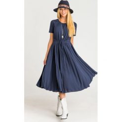 SUKIENKA COMUNE Max Mara Leisure. Niebieskie sukienki damskie Max Mara Leisure, na imprezę, s, w paski, z tkaniny, z okrągłym kołnierzem, bez rękawów. Za 629,40 zł.