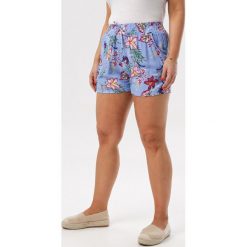 Jasnoniebieskie Szorty Doxie. Niebieskie szorty damskie Born2be, xl, bez wzorów. W wyprzedaży za 34,99 zł.