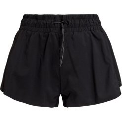 Szorty PEAK PERFORMANCE HIT. Czerwone spodenki sportowe damskie Peak Performance, s, bez wzorów, ze skóry, sportowe, na fitness i siłownię. W wyprzedaży za 225,00 zł.