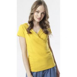Żółty T-shirt Allulei. Żółte bluzki damskie Born2be, s, bez wzorów, bez kołnierzyka. W wyprzedaży za 39,99 zł.