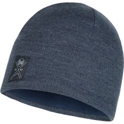 Czapka w kolorze ciemnoniebieskim. Niebieskie czapki męskie Buff, z materiału. W wyprzedaży za 59,95 zł.
