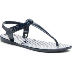 Sandały EA7 EMPORIO ARMANI - XFQ005 XK155 M637 Navy/Cannes. Niebieskie klapki damskie EA7 Emporio Armani, bez wzorów, z tworzywa sztucznego, bez obcasa, na obcasie. W wyprzedaży za 359,00 zł.