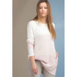 Swetry klasyczne damskie: Sweter w subtelne pasy