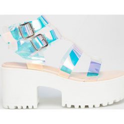 Public Desire - Sandały. Klapki damskie Public Desire, bez wzorów, z materiału, bez obcasa. W wyprzedaży za 129,90 zł.
