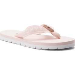 Japonki TOMMY HILFIGER - Sporty Flat Beach Sandal FW0FW03884 Silver Peony 658. Klapki damskie TOMMY HILFIGER. W wyprzedaży za 139,00 zł.