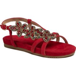 Sandały ALMA EN PENA - V20845 Suede Red. Czerwone klapki damskie Alma en Pena, z aplikacjami, ze skóry, bez obcasa. Za 439,00 zł.