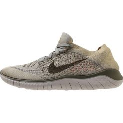 Nike Performance FREE RN FLYKNIT 2018 Obuwie do biegania neutralne olive. Zielone buty do biegania damskie marki Nike Performance, z materiału. W wyprzedaży za 439,20 zł.