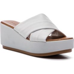 Klapki INUOVO - 123001 White. Białe klapki damskie marki Inuovo, bez wzorów, ze skóry, bez obcasa, na obcasie. Za 259,00 zł.