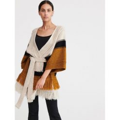 Sweter ponczo - Wielobarwny. Poncza damskie Reserved, s, bez wzorów. Za 229,99 zł.
