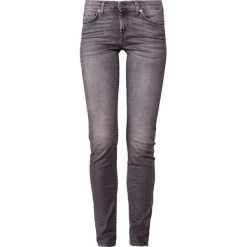 7 for all mankind ROXANNE ILLUSION MOMENT Jeansy Slim Fit moment. Szare jeansy damskie marki 7 for all mankind, bez wzorów, z elastanu. Za 969,00 zł.