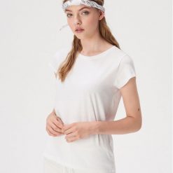 Gładka koszulka basic - Biały. Białe koszulki damskie Sinsay, s. Za 9,99 zł.