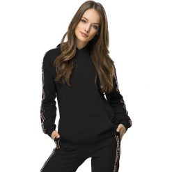 Cardio Bunny - Bluza Monaco. Różowe bluzy damskie Cardio Bunny, s, z nadrukiem, z elastanu, bez rękawów, z kapturem. W wyprzedaży za 159,90 zł.