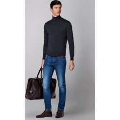 Jeansy Brooklyn. Niebieskie jeansy męskie LANCERTO, s, z haftami, vintage. W wyprzedaży za 299,90 zł.